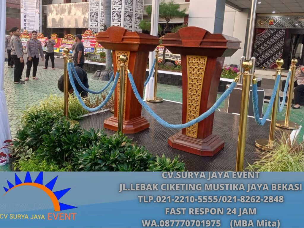 Sewa Tiang Pembatas Antri VIP Tali Bludru Biru Karawang